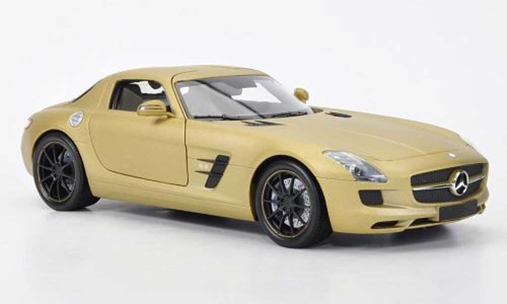 Mercedes SLS 1/18 Minichamps coupe AMG or 2010 diecast model cars