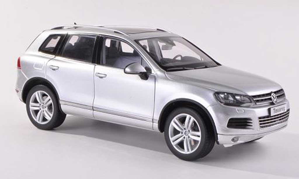 Volkswagen Touareg 1/43 Kyosho V6 TSI d 2010 diecast model cars
