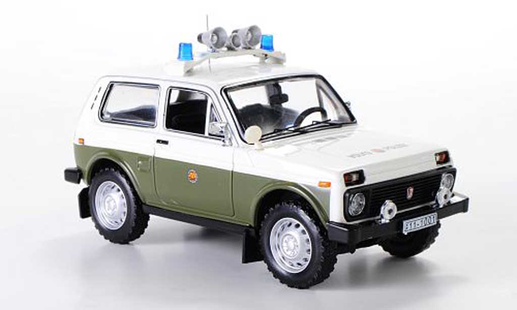 Lada Niva 1/43 IST Models (VAZ2121) Volkspolizei 1978 diecast model cars