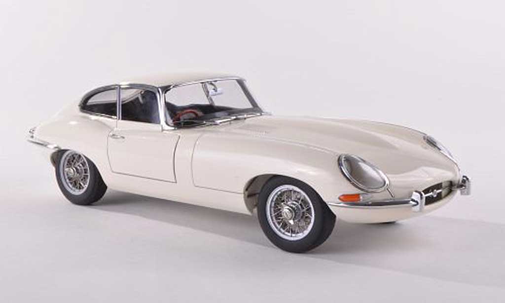 Jaguar E-Type 1961 1/18 Autoart 1961 Coupe serie I 3.8 clair-beige diecast model cars