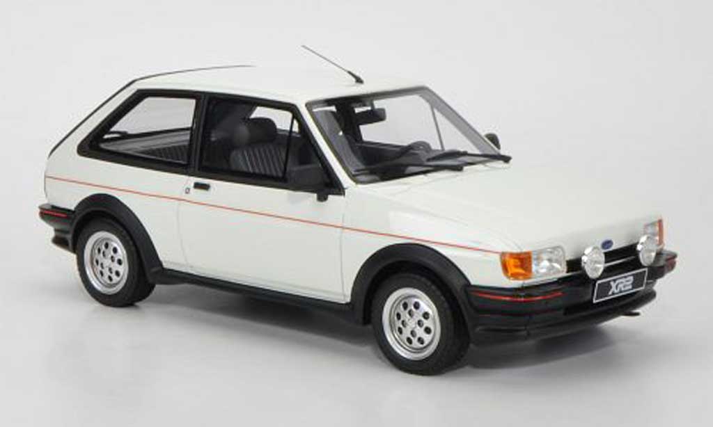 Ford Fiesta 1/18 Ottomobile MkII XR2 white diecast model cars
