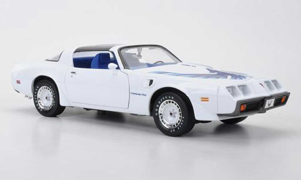 Pontiac Firebird 1980 1/18 Greenlight 1980 Turbo T/A white avec bluem Dekor 1980 Triple 9 Collection diecast model cars