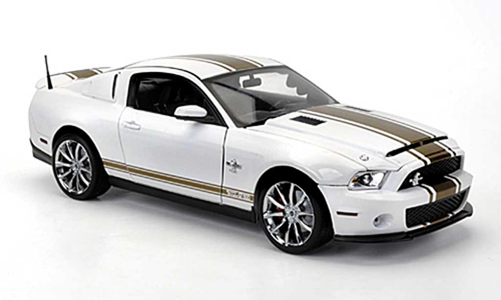 Shelby GT 500 2012 1/18 Shelby Collectibles 2012 Super Snake white avec goldenen bandes diecast model cars