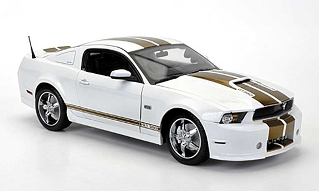 Shelby GT 350 2012 1/18 Shelby Collectibles 2012 white avec goldenen bandes diecast model cars