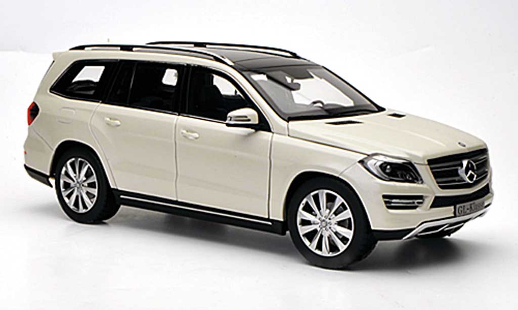 Mercedes Classe GLK 1/18 Norev white 2012 diecast model cars