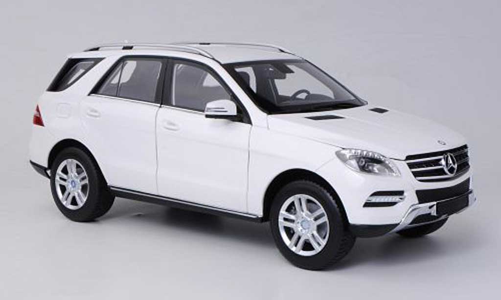 Mercedes Classe M 1/18 Minichamps (W166) white 2011 diecast model cars
