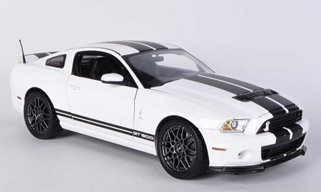 Shelby GT 500 1/18 Shelby Collectibles white/mattblack 2013 diecast model cars