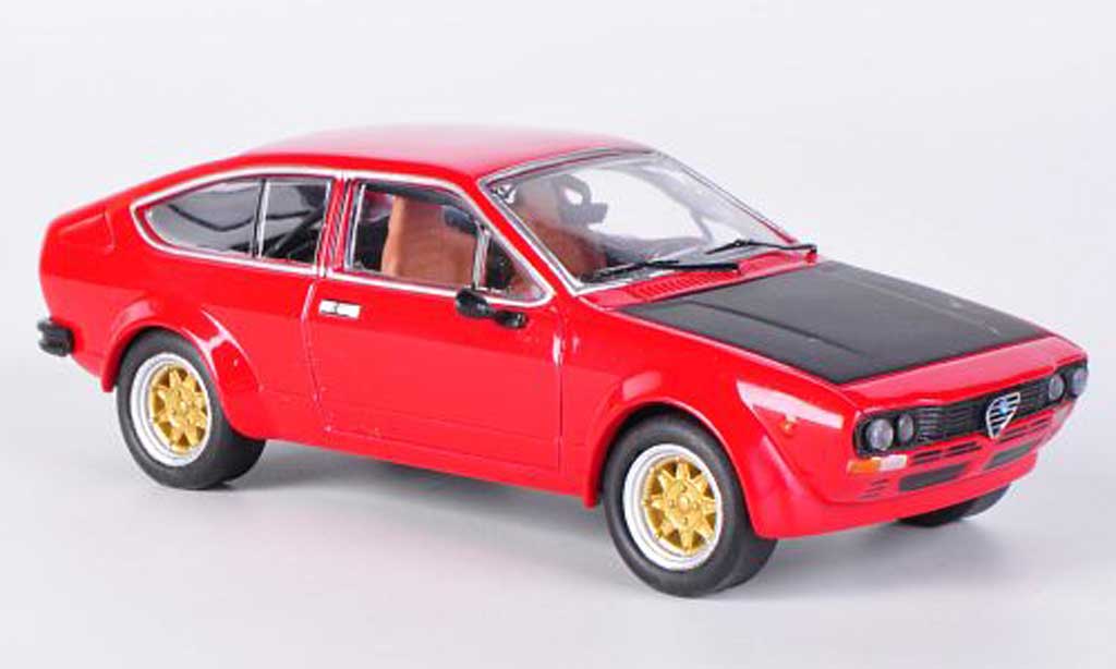 Alfa Romeo GT 2.0 1/43 M4 V 2.0 Alfetta 2000 red/mattblack 1976 diecast model cars