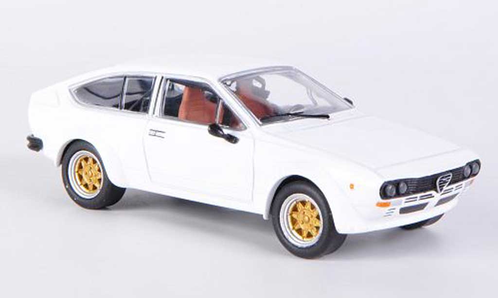 Alfa Romeo GT 2.0 1/43 M4 V 2.0 Alfetta 2000 white 1976 diecast model cars