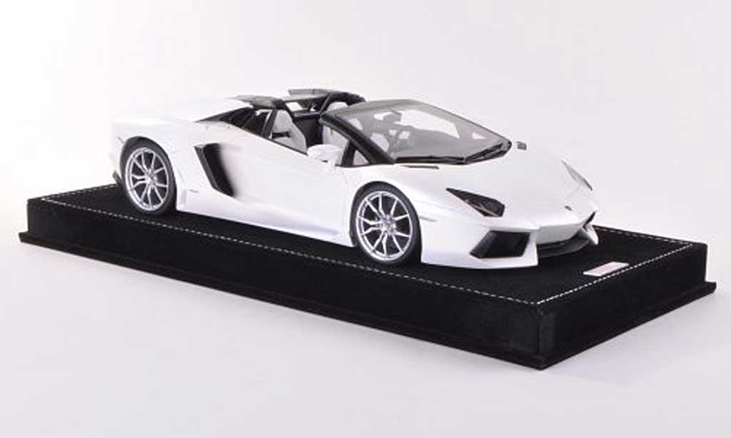 Lamborghini Aventador LP700-4 1/18 MR Collection LP700-4 Roadster mattwhite diecast model cars