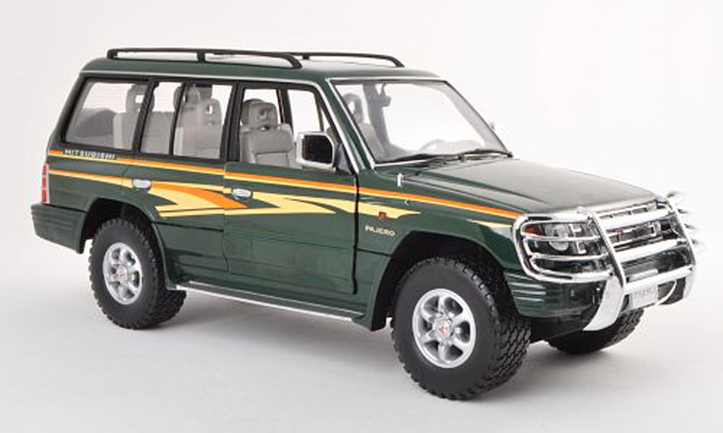 Mitsubishi Pajero 1/18 Sun Star grun avec Rammschutz et Zierstreifen 1998 diecast model cars