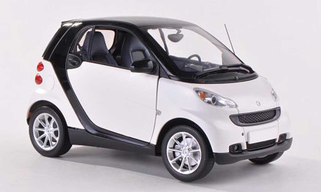 Smart ForTwo 1/18 Minichamps Fortwo Coupe white/black 2007 diecast model cars