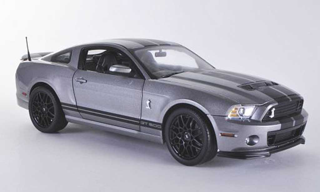 Shelby GT 500 1/18 Shelby Collectibles grey mit blacken Streifen diecast model cars