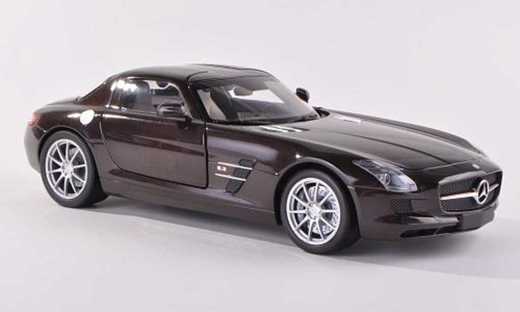 Mercedes SLS 1/43 Minichamps AMG black-brun 2010 diecast model cars