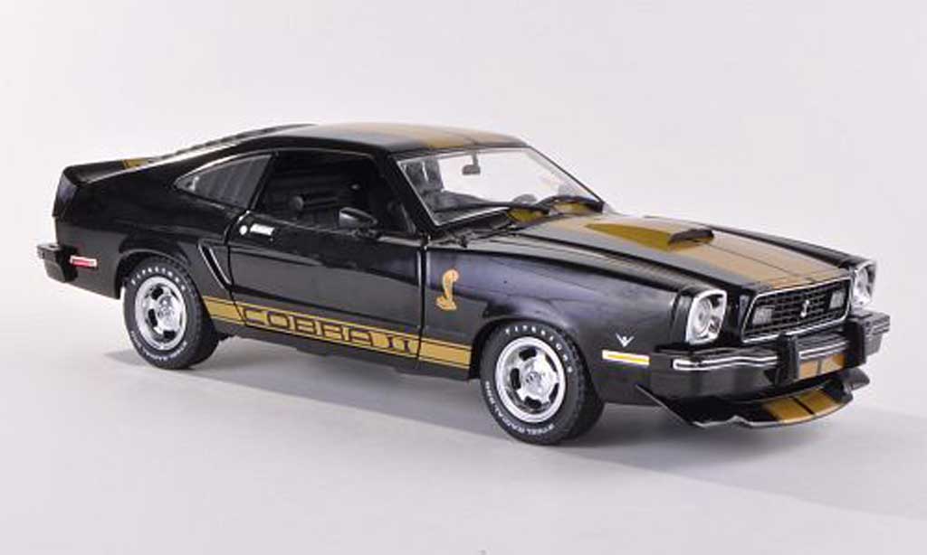Ford Mustang 1977 1/18 Greenlight 1977 MKII Cobra II black/gold diecast model cars