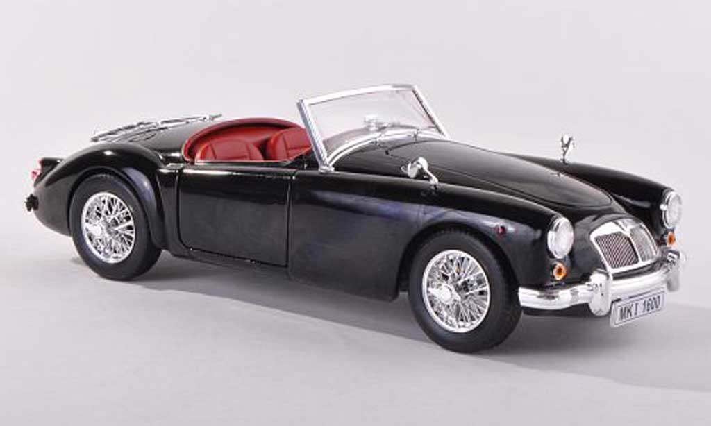 MG MGA 1/18 Revell A Roadster black Verdeck liegt avec diecast model cars