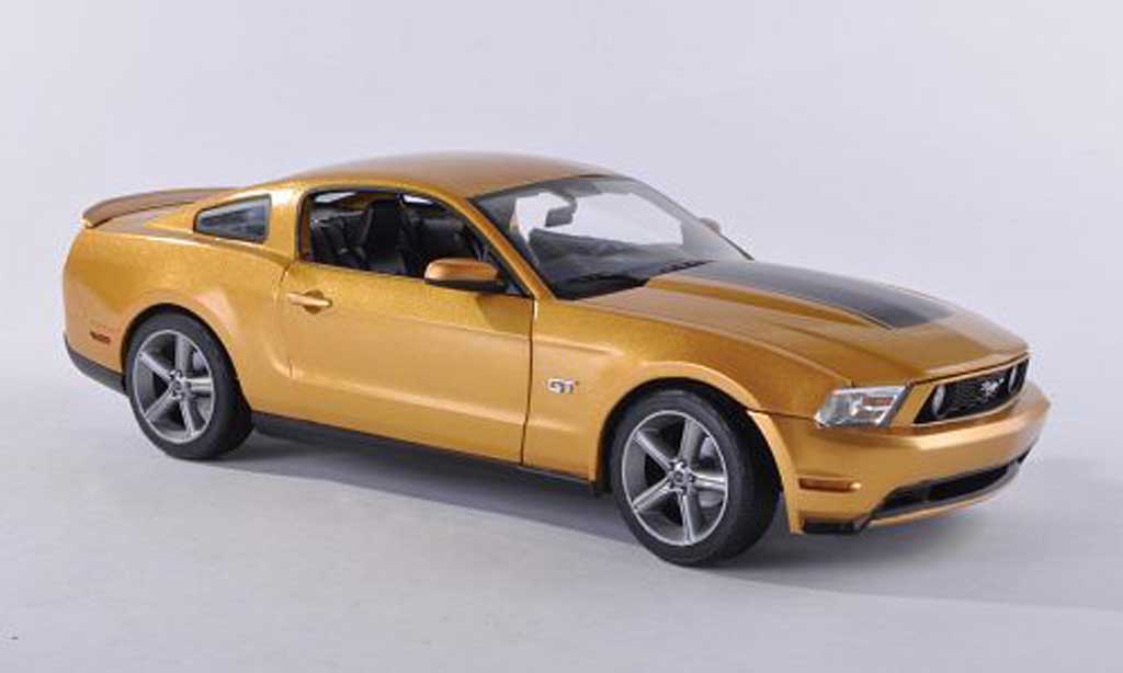 Ford Mustang 2010 1/18 Greenlight 2010 GT dore/black diecast model cars