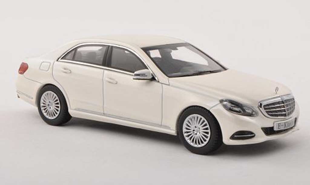 Mercedes Classe E 1/43 Kyosho (W212) white 2013 diecast model cars