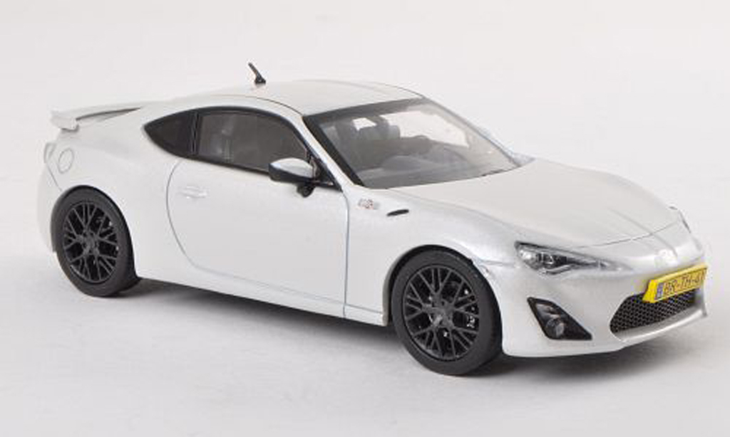 Toyota 86 2012 1/43 Triple 9 Collection 2012 white diecast model cars