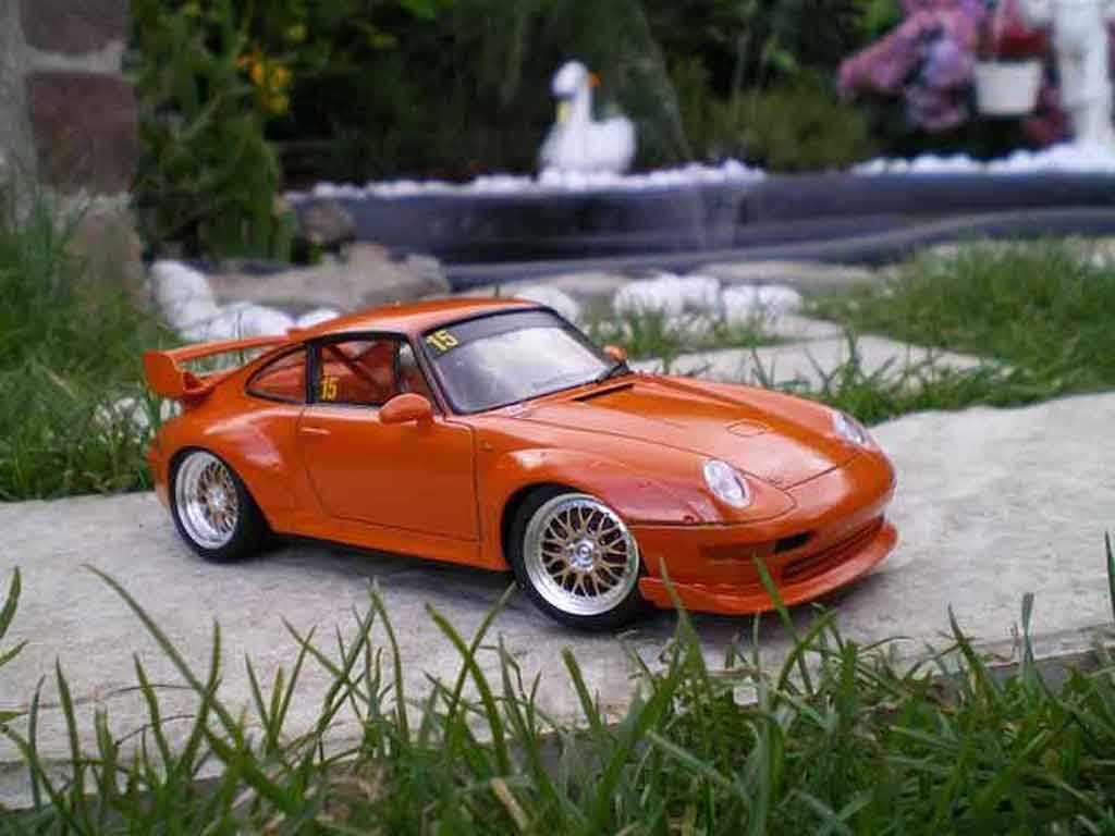 Porsche 911 GT2 street version orange 1/18 Ut Models