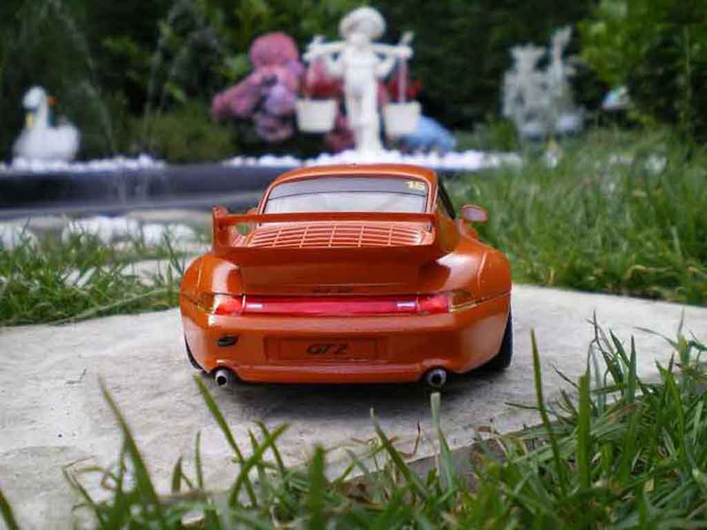 Porsche 911 GT2 street version orange 1/18 Ut Models