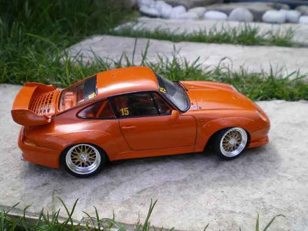 Porsche 911 GT2 street version orange 1/18 Ut Models