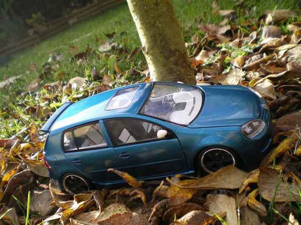Volkswagen Golf GTI sportlines 1/18 Burago