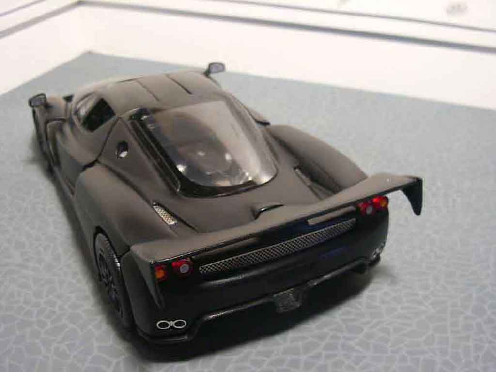 Ferrari Enzo Coupe nero 1/18 Hot Wheels