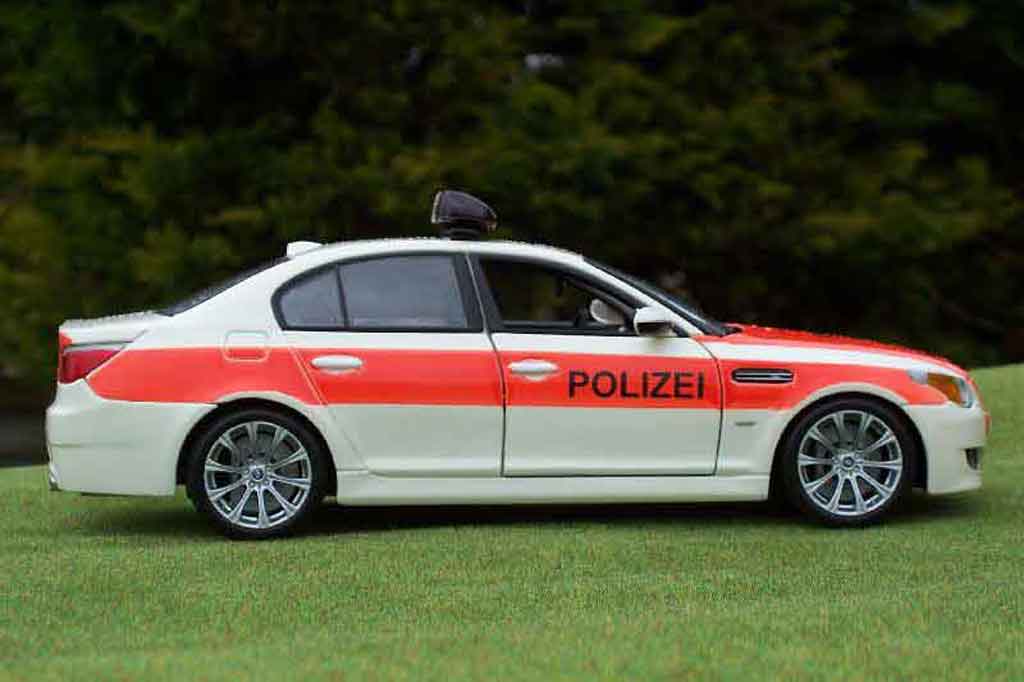Bmw M5 safety car E60 moto gp / police / police 1/18 Maisto