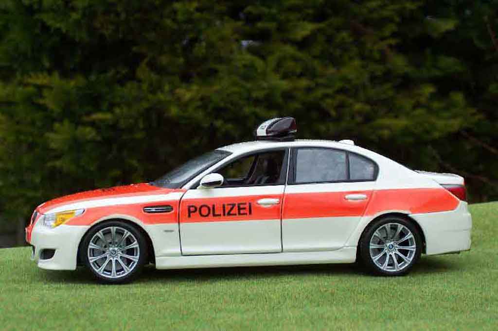 Bmw M5 safety car E60 moto gp / police / police 1/18 Maisto