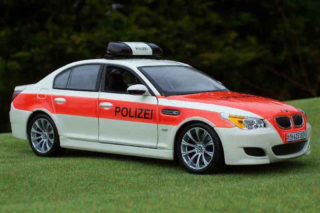 Bmw M5 safety car E60 moto gp / police / police 1/18 Maisto