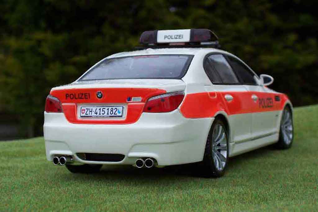 Bmw M5 safety car E60 moto gp / police / police 1/18 Maisto