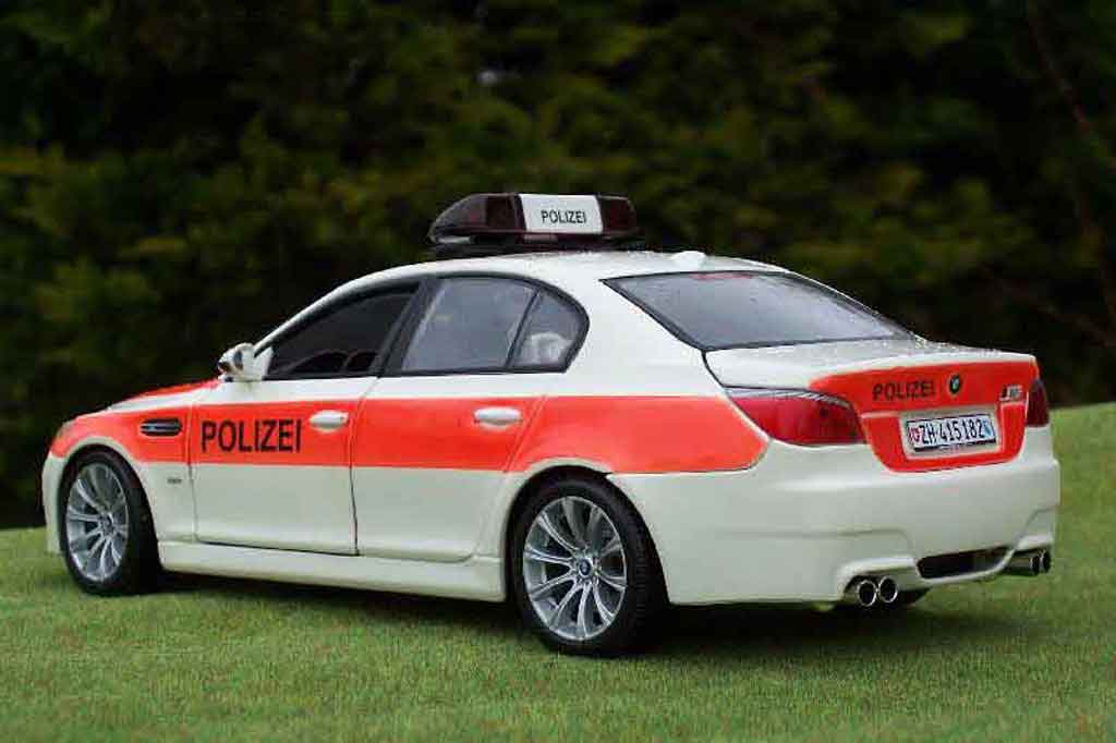 Bmw M5 safety car E60 moto gp / police / police 1/18 Maisto