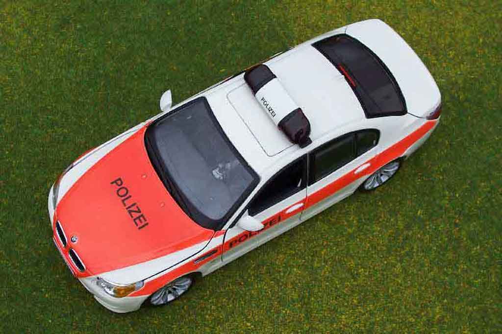 Bmw M5 safety car E60 moto gp / police / police 1/18 Maisto