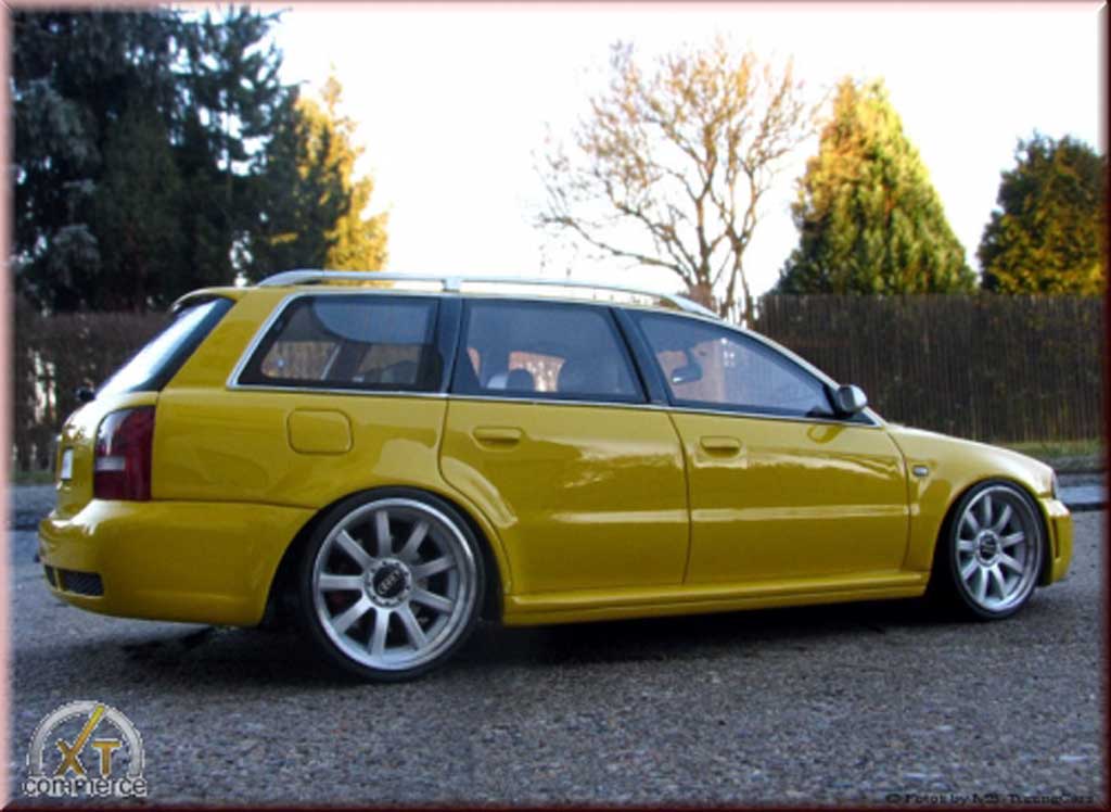 Audi RS4 avant B5 yellow jantes audi 19 pouces 1/18 Ottomobile