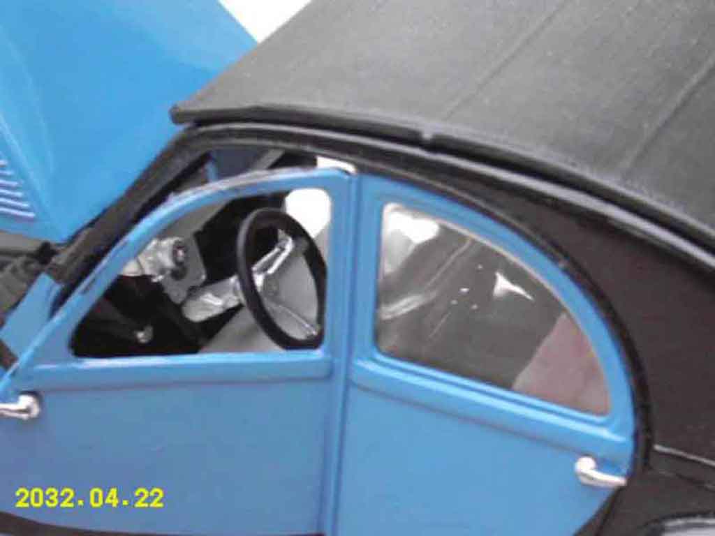 Citroen 2CV Berline old school 1/18 Maisto