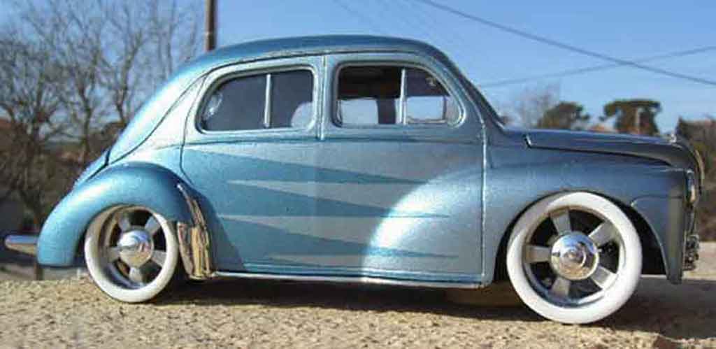 Renault 4CV Base blue 1/18 Solido