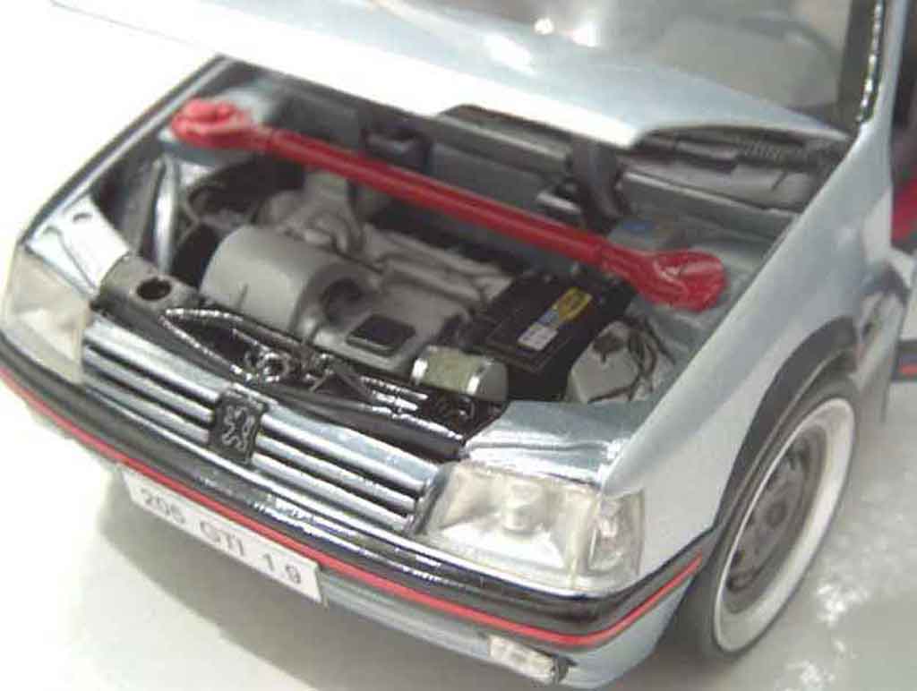 Peugeot 205 GTI panoramique 1/18 Solido