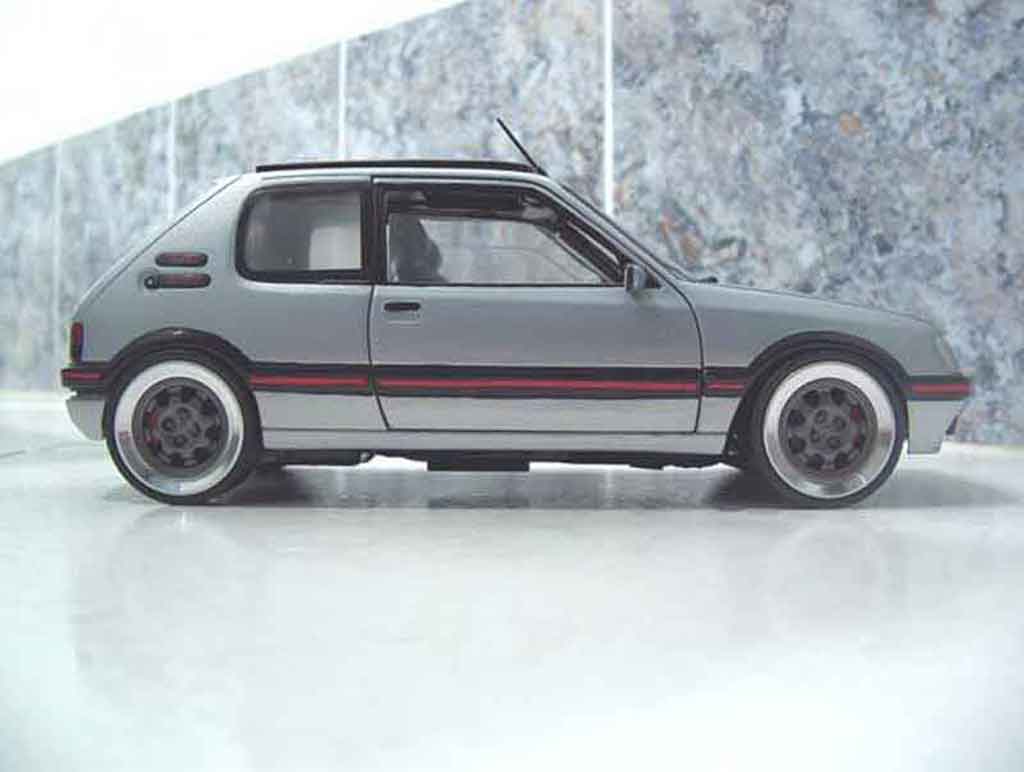 Peugeot 205 GTI 1/18 Solido GTI panoramique diecast model cars