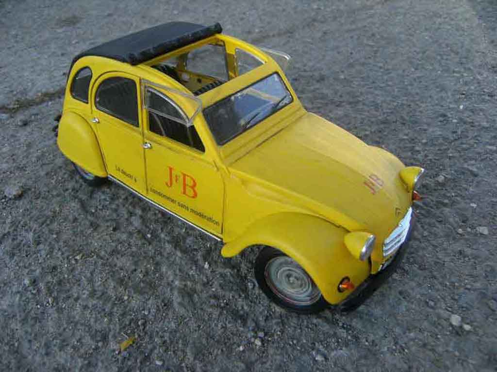 Citroen 2CV 1/18 Solido j&b 1966 diecast model cars