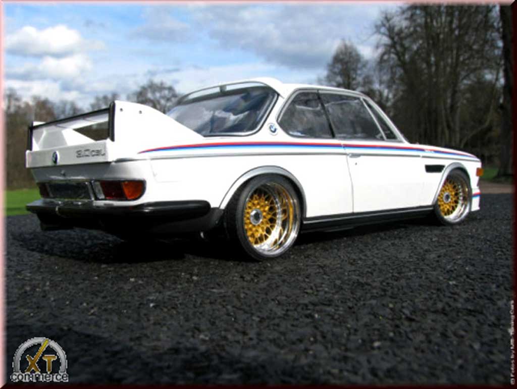 Bmw 3.0 CSL white kit deco l 1/18 Autoart