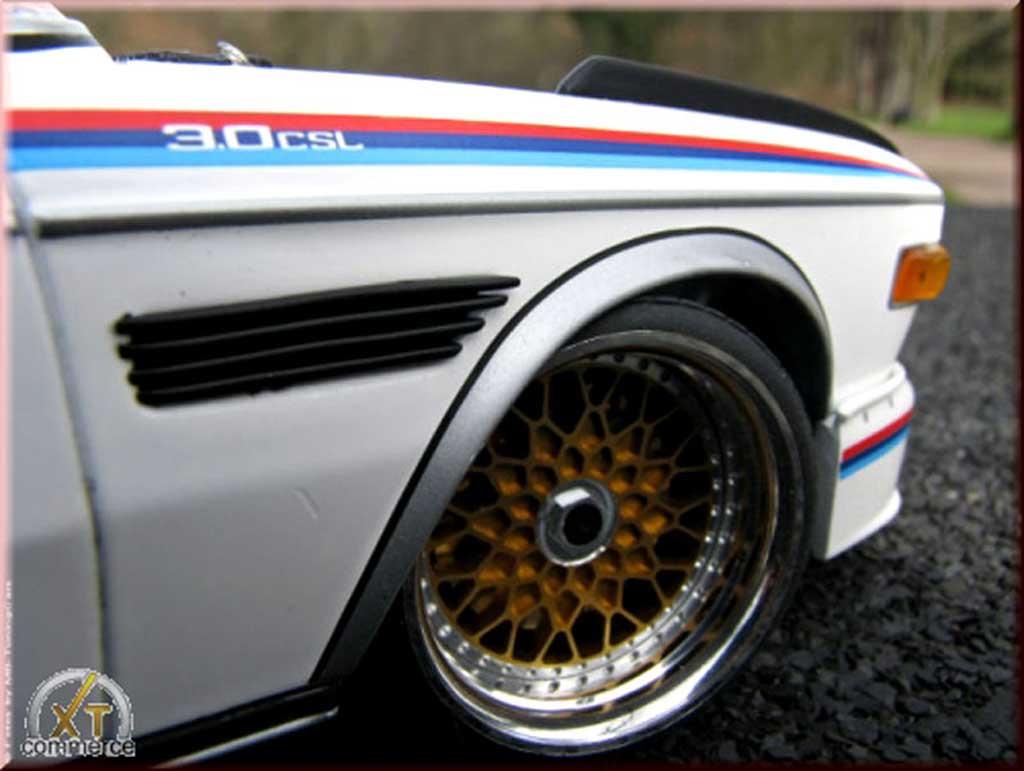 Bmw 3.0 CSL white kit deco l 1/18 Autoart