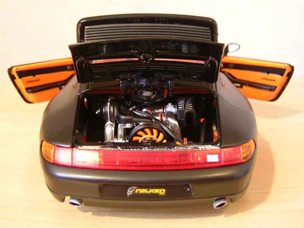 Porsche 911 Carrera 4 coupe noir 1/18 Burago