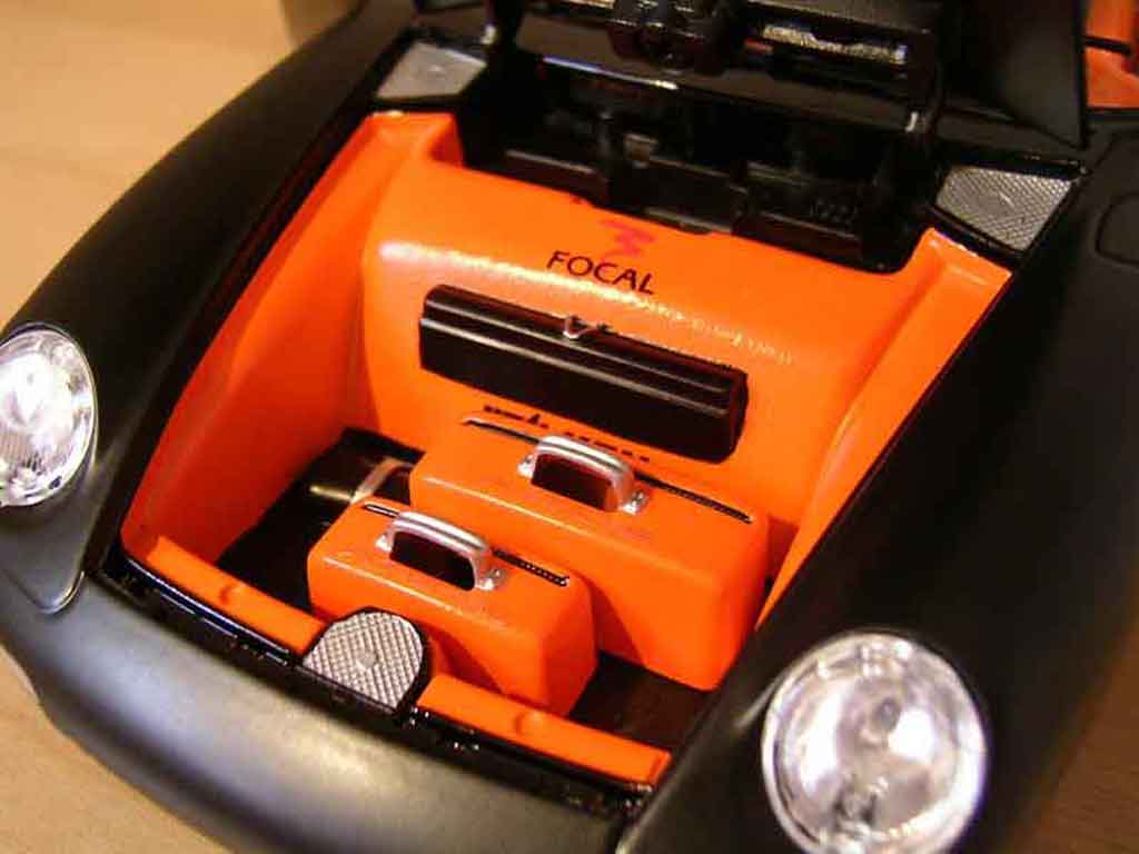 Porsche 911 Carrera 4 coupe noir 1/18 Burago