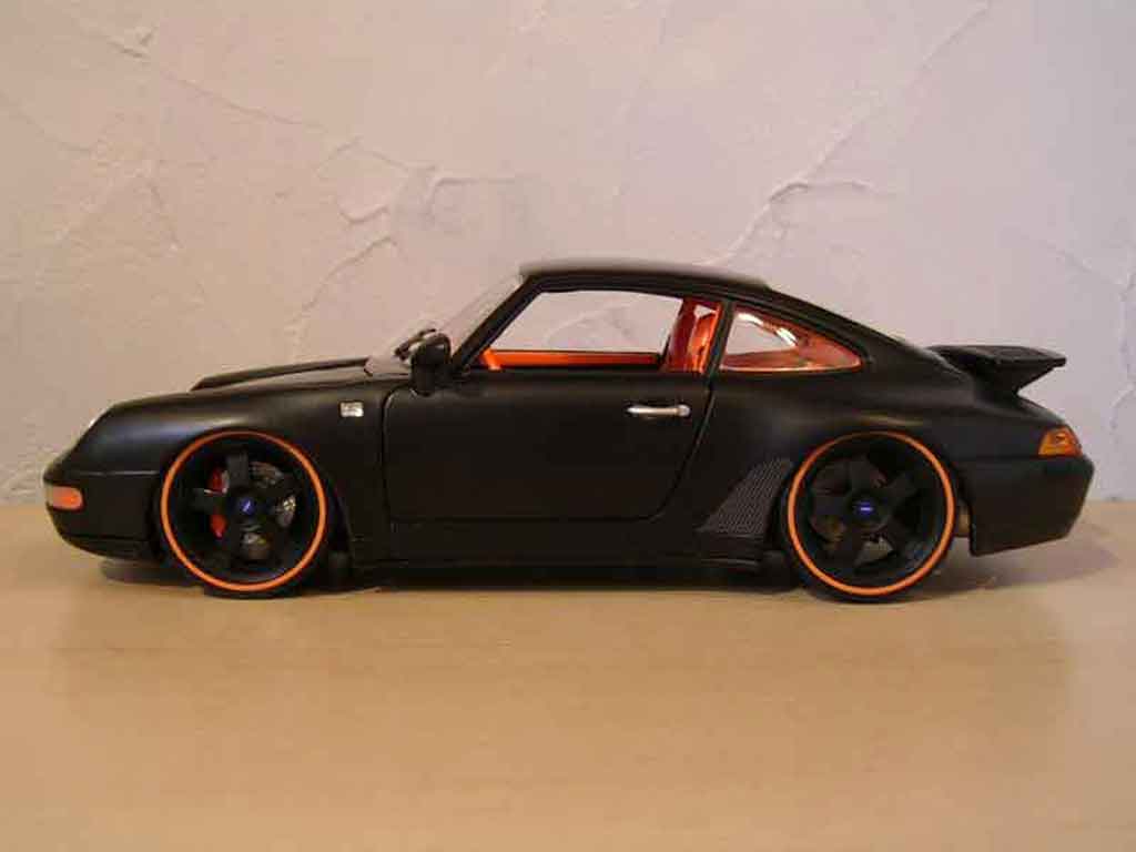 Porsche 911 Carrera 4 coupe noir 1/18 Burago