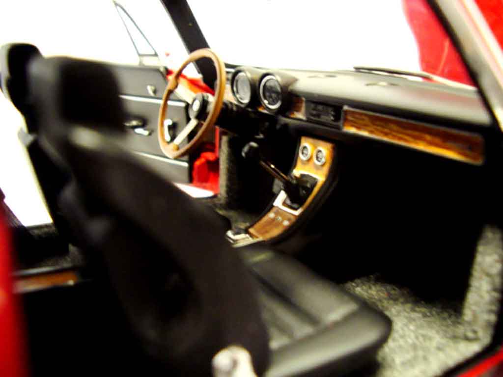 Alfa Romeo 1750 gtv 1967 red jantes alu 13 pouces 1/18 Autoart