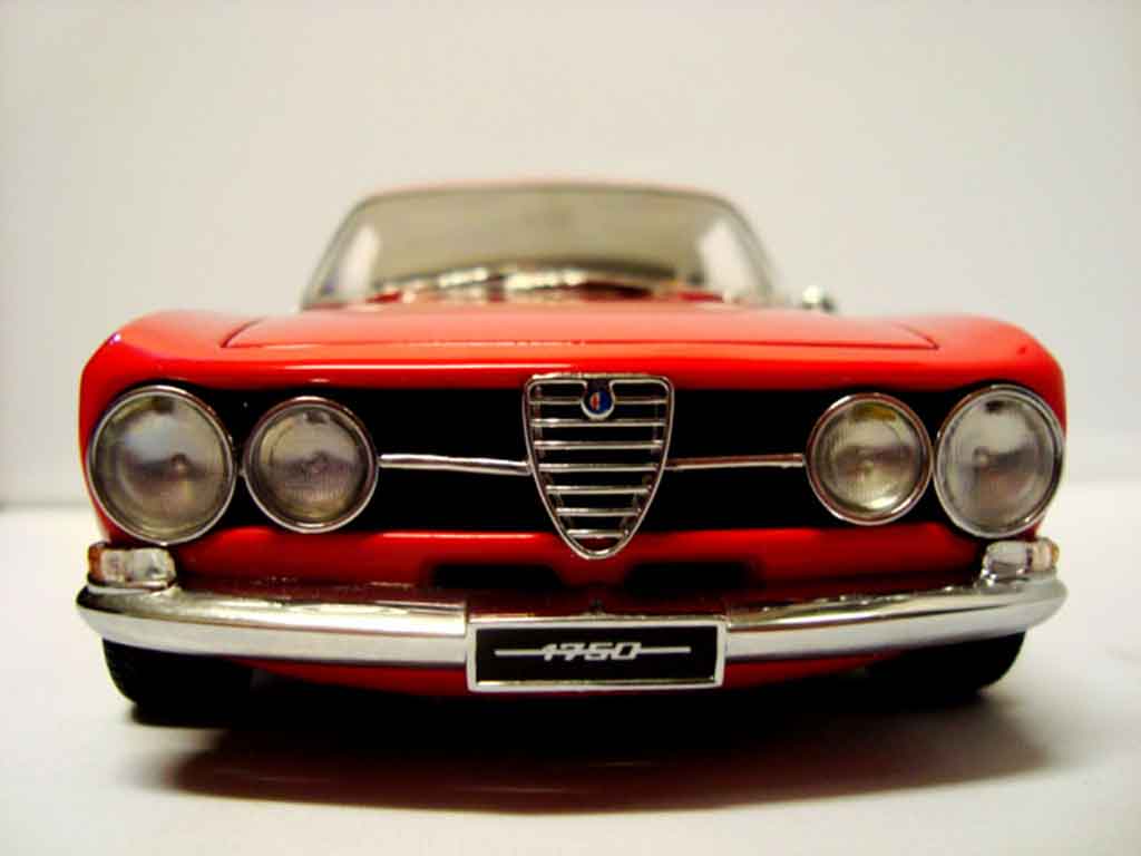 Alfa Romeo 1750 gtv 1967 red jantes alu 13 pouces 1/18 Autoart