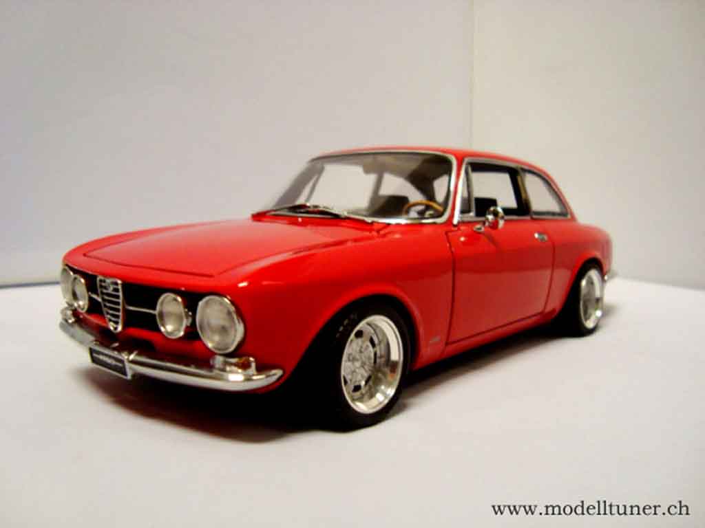 Alfa Romeo 1750 gtv 1967 red jantes alu 13 pouces 1/18 Autoart