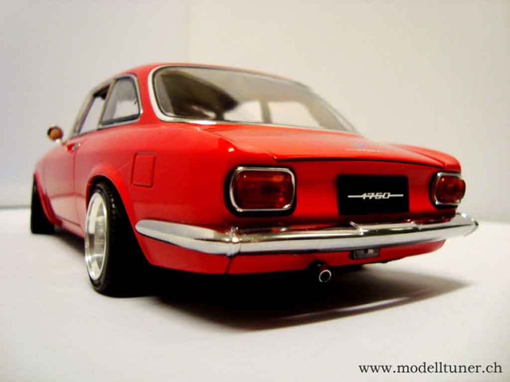 Alfa Romeo 1750 gtv 1967 red jantes alu 13 pouces 1/18 Autoart