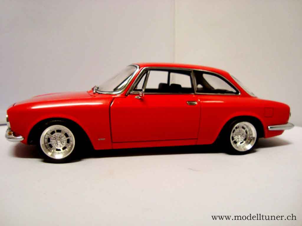 Alfa Romeo 1750 gtv 1967 red jantes alu 13 pouces 1/18 Autoart